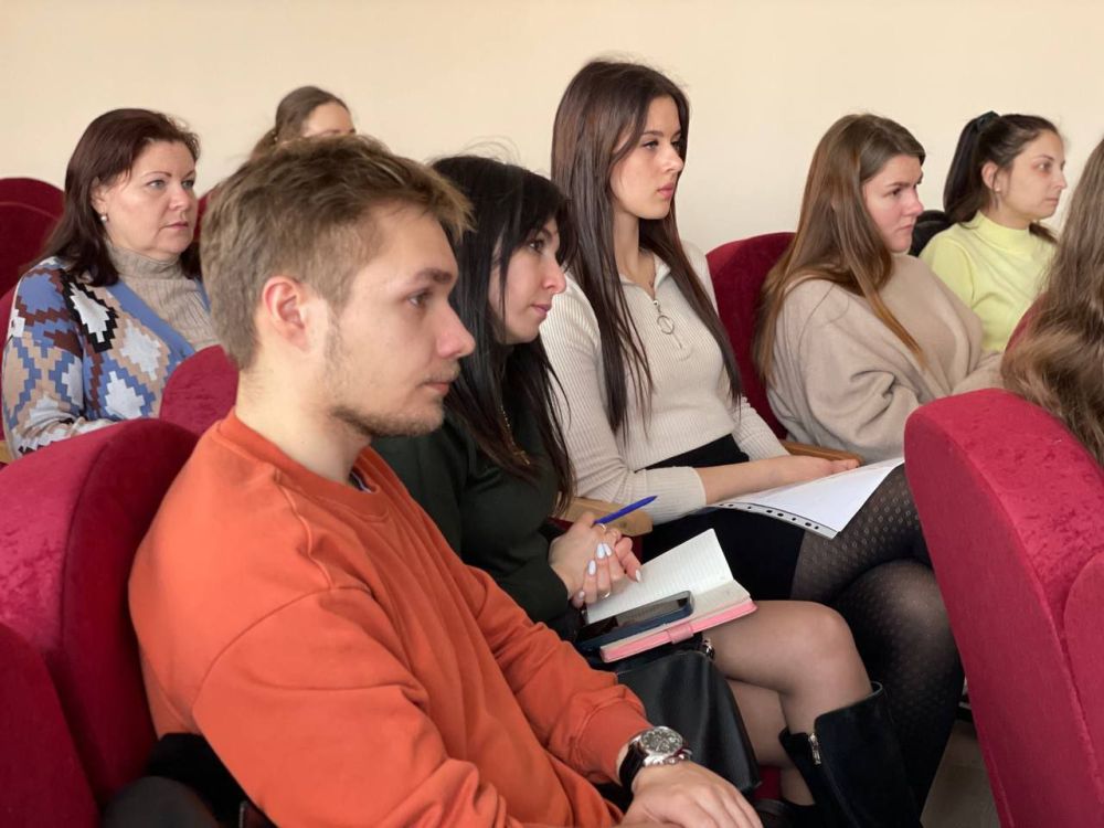 5 марта, в формате ВКС состоялась встреча сотрудников отдела по делам молодежи и спорта администрации Ясиноватского МО и активной молодёжи с представителями из города Челябинска 5 марта, в формате ВКС состоялась встреча сотрудников отдела по делам молодежи и спорта администрации Ясиноватского МО и активной молодёжи с представителями из города Челябинска