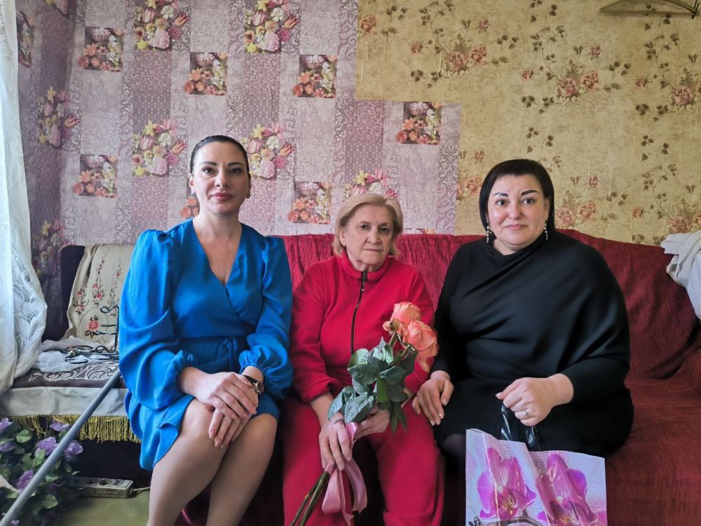 Сегодня, 5 марта, в преддверии прекрасного праздника – Международного женского дня 8 марта, руководитель Управы Ленинского внутригородского района Татьяна Темникова, депутат Донецкого городского совета Кирилл Рыбаков и... Сегодня, 5 марта, в преддверии прекрасного праздника – Международного женского дня 8 марта, руководитель Управы Ленинского внутригородского района Татьяна Темникова, депутат Донецкого городского совета Кирилл Рыбаков и...