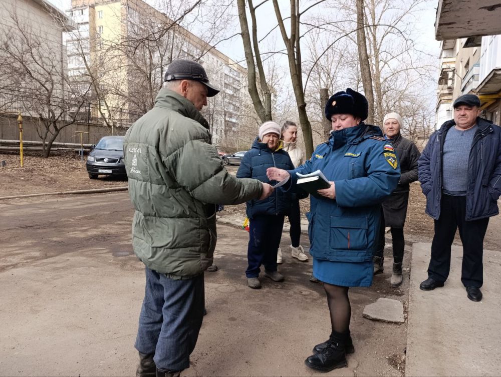 Продолжаются встречи с жителями Ленинского района города Донецка Продолжаются встречи с жителями Ленинского района города Донецка