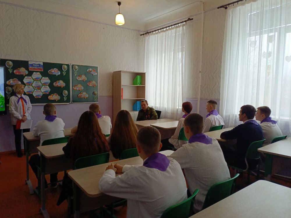 В Шахтерске прошел урок мужества «Героями не рождаются — героями становятся!» В Шахтерске прошел урок мужества «Героями не рождаются — героями становятся!»