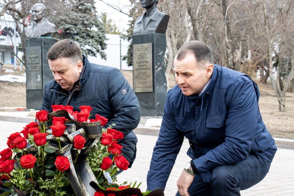 Душа — Богу, сердце — женщине, долг — Отечеству, честь — никому Душа — Богу, сердце — женщине, долг — Отечеству, честь — никому