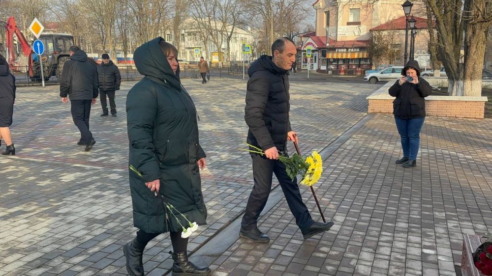 В годовщину гибели Героя России и Донецкой Народной Республики Владимира Жоги мы вспоминаем его подвиги, мужество и преданность своему народу В годовщину гибели Героя России и Донецкой Народной Республики Владимира Жоги мы вспоминаем его подвиги, мужество и преданность своему народу