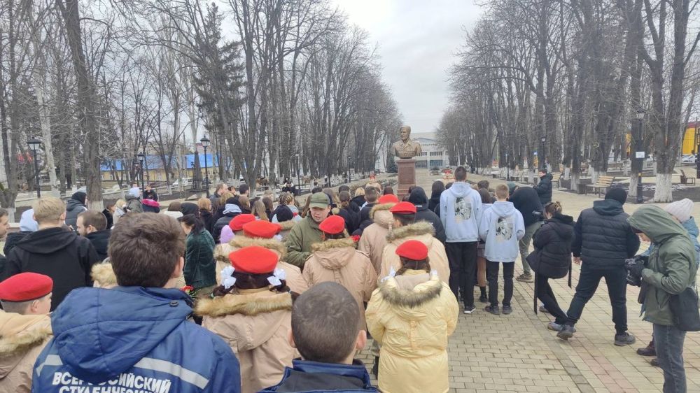 «Я хотел быть похожим на своего сына»: В ДНР почтили память Героя России Владимира Жога «Я хотел быть похожим на своего сына»: В ДНР почтили память Героя России Владимира Жога