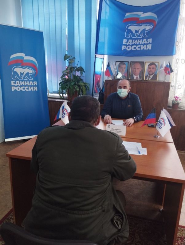 Александр Подгорный провёл выездной приём граждан в общественной приёмной «Единой России» Александр Подгорный провёл выездной приём граждан в общественной приёмной «Единой России»