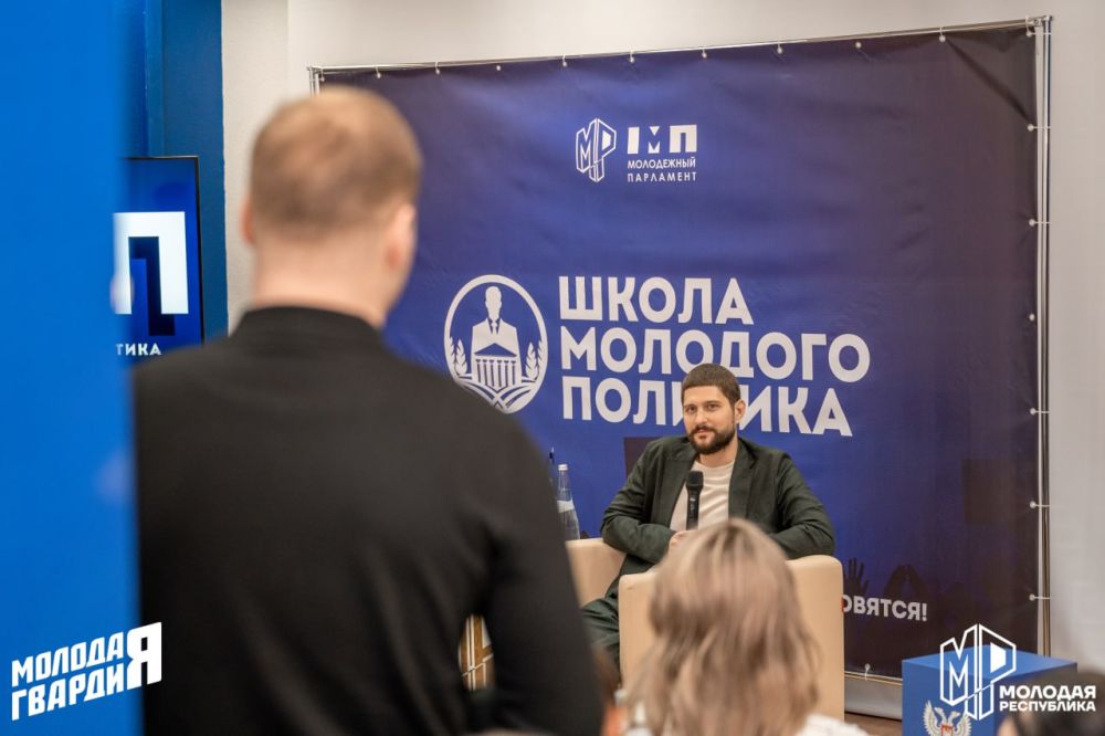 В чём преимущество быть молодым политиком? В чём преимущество быть молодым политиком?