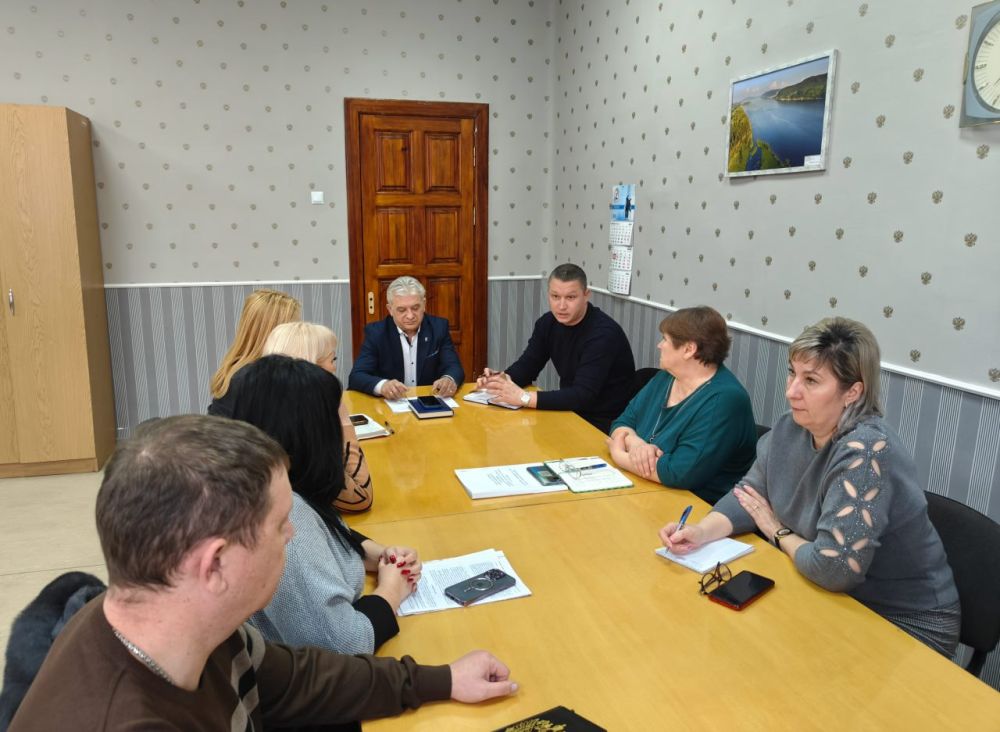 Глава Снежного обсудил включение МКД в управляющую компанию Глава Снежного обсудил включение МКД в управляющую компанию