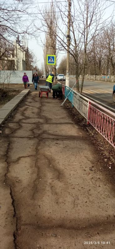 Борис Трима: Работники коммунальных служб Мангушского муниципального округа ежедневно занимаются благоустройством территории с целью создания комфортной среды для жителей округа Борис Трима: Работники коммунальных служб Мангушского муниципального округа ежедневно занимаются благоустройством территории с целью создания комфортной среды для жителей округа
