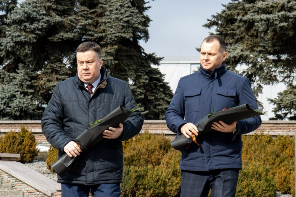 Душа — Богу, сердце — женщине, долг — Отечеству, честь — никому Душа — Богу, сердце — женщине, долг — Отечеству, честь — никому