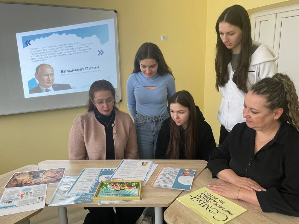 Николай Михайлов: В Комсомольское прошел литературный круиз «Семейная круговерть» Николай Михайлов: В Комсомольское прошел литературный круиз «Семейная круговерть»