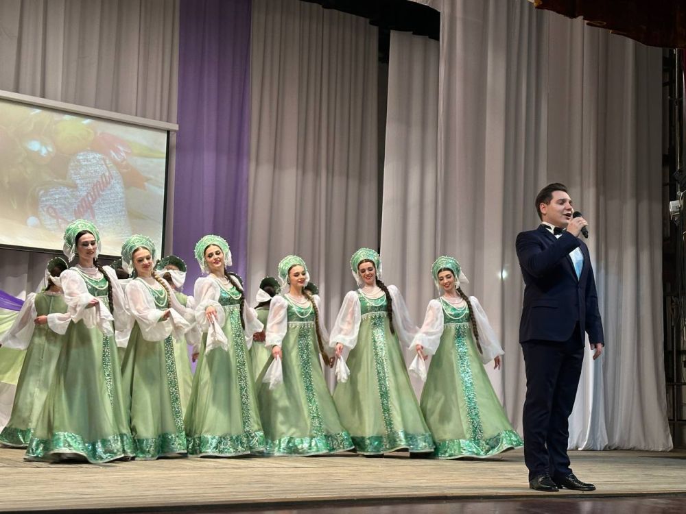 Денис Зубов: 8 марта – женский день! Денис Зубов: 8 марта – женский день!