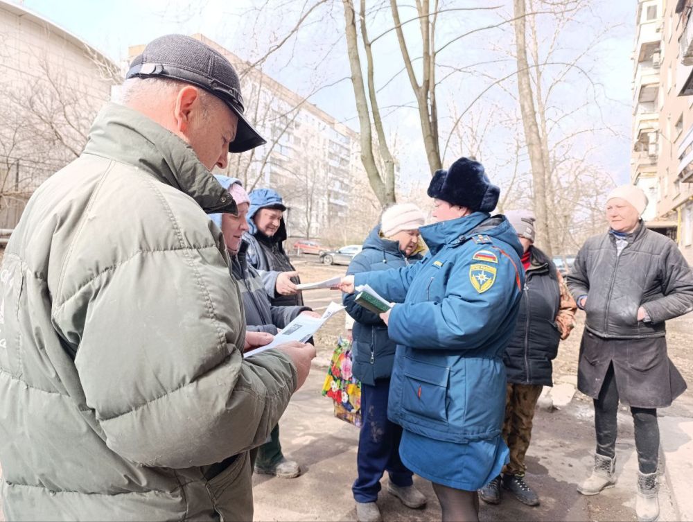 Продолжаются встречи с жителями Ленинского района города Донецка Продолжаются встречи с жителями Ленинского района города Донецка
