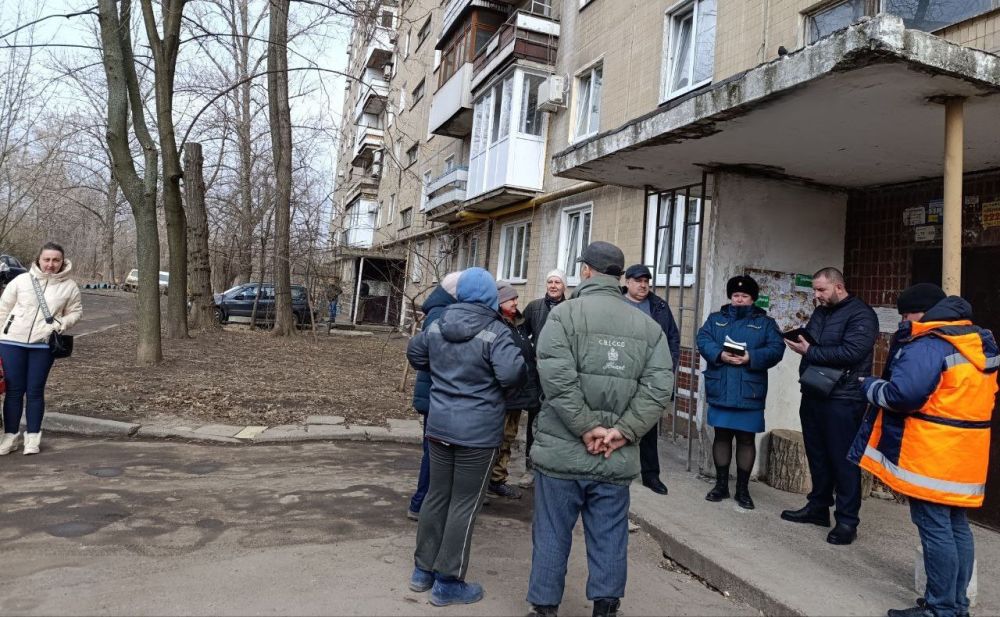 Продолжаются встречи с жителями Ленинского района города Донецка Продолжаются встречи с жителями Ленинского района города Донецка