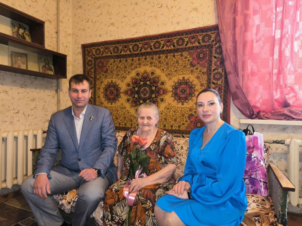 Татьяна Темникова: Сегодня, 5 марта, в преддверии прекрасного праздника – Международного женского дня 8 марта, совместно с депутатом Донецкого городского совета Кириллом Рыбаковым и управляющим делами Управы Ленинского... Татьяна Темникова: Сегодня, 5 марта, в преддверии прекрасного праздника – Международного женского дня 8 марта, совместно с депутатом Донецкого городского совета Кириллом Рыбаковым и управляющим делами Управы Ленинского...