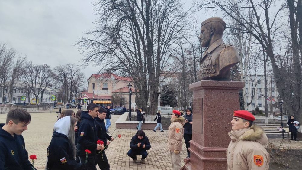 «Я хотел быть похожим на своего сына»: В ДНР почтили память Героя России Владимира Жога «Я хотел быть похожим на своего сына»: В ДНР почтили память Героя России Владимира Жога