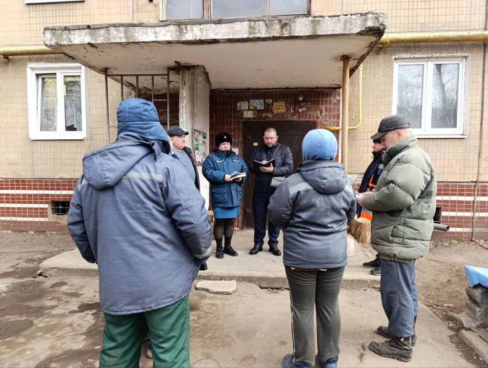 Продолжаются встречи с жителями Ленинского района города Донецка Продолжаются встречи с жителями Ленинского района города Донецка