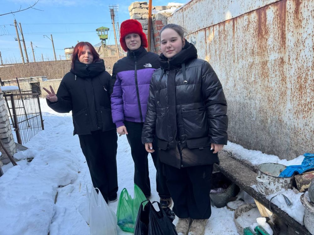 Сергей Желновач: В рамках направления "Доброслужащий " активисты города Дебальцево оказали помощь местному приюту для животных "Ирбис" Сергей Желновач: В рамках направления "Доброслужащий " активисты города Дебальцево оказали помощь местному приюту для животных "Ирбис"