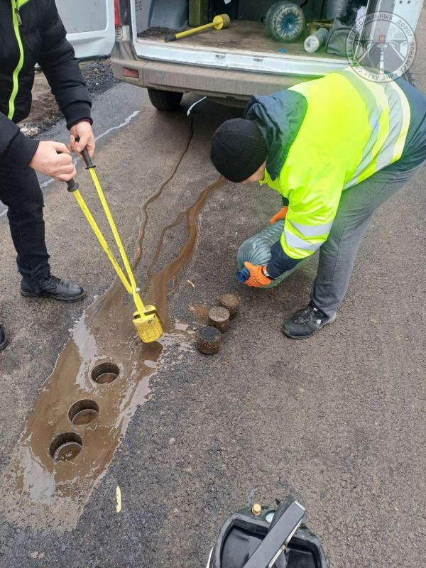Пробная укладка асфальтобетонной смеси прошла на участке автомобильной дороги Малоянисоль - /на Хлебодаровку/ под контролем специалистов Службы автомобильных дорог Донбасса Пробная укладка асфальтобетонной смеси прошла на участке автомобильной дороги Малоянисоль - /на Хлебодаровку/ под контролем специалистов Службы автомобильных дорог Донбасса