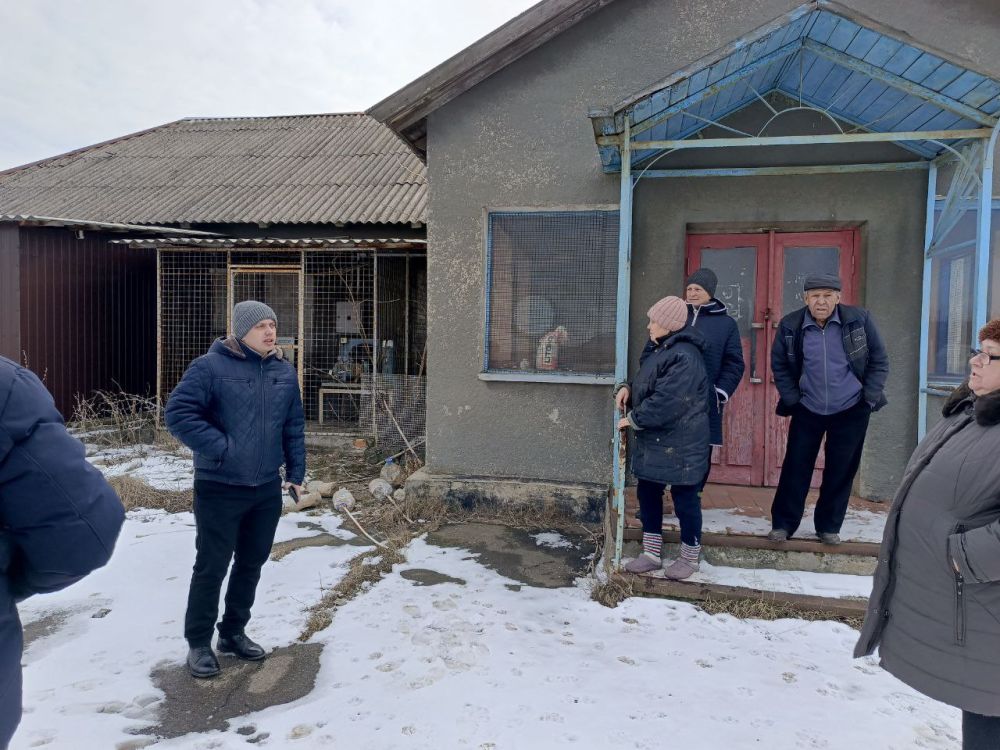 3 марта, первый заместитель главы Администрации Александр Гутров в п Водобуд провёл сход граждан, на котором были обсуждены актуальные вопросы и проблемы, волнующие местных жителей 3 марта, первый заместитель главы Администрации Александр Гутров в п Водобуд провёл сход граждан, на котором были обсуждены актуальные вопросы и проблемы, волнующие местных жителей