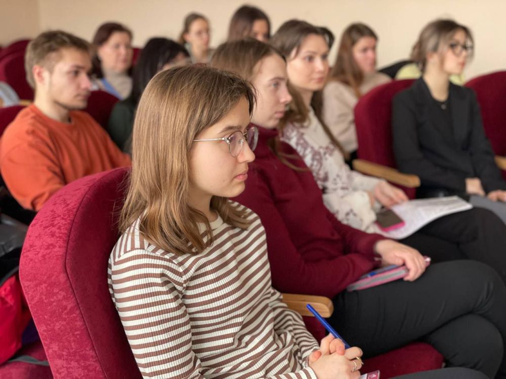 5 марта, в формате ВКС состоялась встреча сотрудников отдела по делам молодежи и спорта администрации Ясиноватского МО и активной молодёжи с представителями из города Челябинска 5 марта, в формате ВКС состоялась встреча сотрудников отдела по делам молодежи и спорта администрации Ясиноватского МО и активной молодёжи с представителями из города Челябинска