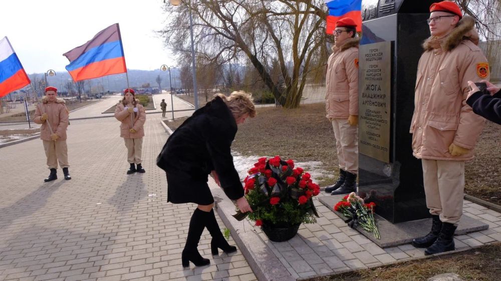 Память о нем останется навсегда Память о нем останется навсегда