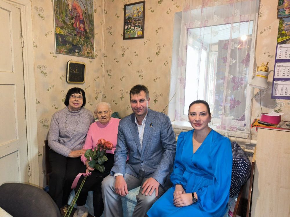 Татьяна Темникова: Сегодня, 5 марта, в преддверии прекрасного праздника – Международного женского дня 8 марта, совместно с депутатом Донецкого городского совета Кириллом Рыбаковым и управляющим делами Управы Ленинского... Татьяна Темникова: Сегодня, 5 марта, в преддверии прекрасного праздника – Международного женского дня 8 марта, совместно с депутатом Донецкого городского совета Кириллом Рыбаковым и управляющим делами Управы Ленинского...