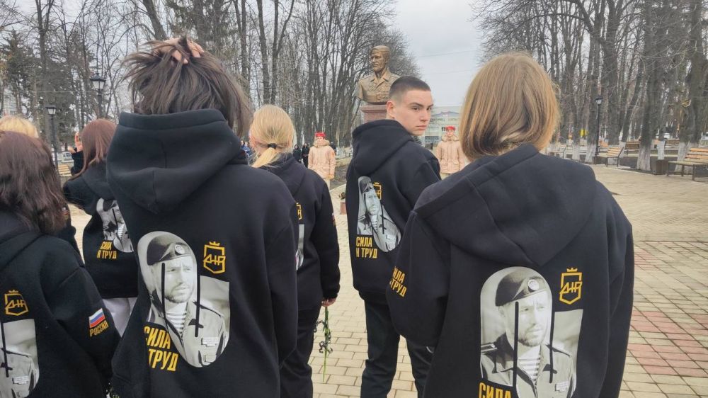 «Я хотел быть похожим на своего сына»: В ДНР почтили память Героя России Владимира Жога «Я хотел быть похожим на своего сына»: В ДНР почтили память Героя России Владимира Жога