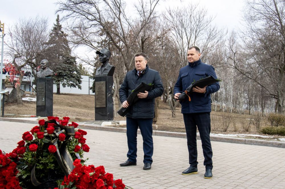 Душа — Богу, сердце — женщине, долг — Отечеству, честь — никому Душа — Богу, сердце — женщине, долг — Отечеству, честь — никому