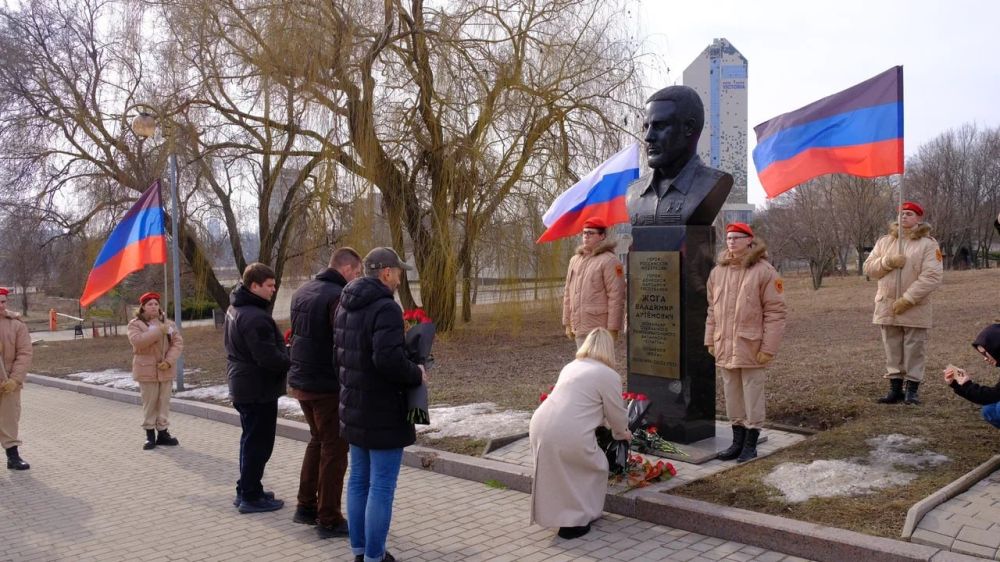 Память о нем останется навсегда Память о нем останется навсегда