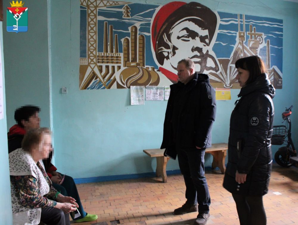 Сегодня в общежитии г. Енакиево глава администрации города Красный Лиман Андрей Самсонов провел встречу с эвакуированными гражданами Краснолиманщины Сегодня в общежитии г. Енакиево глава администрации города Красный Лиман Андрей Самсонов провел встречу с эвакуированными гражданами Краснолиманщины