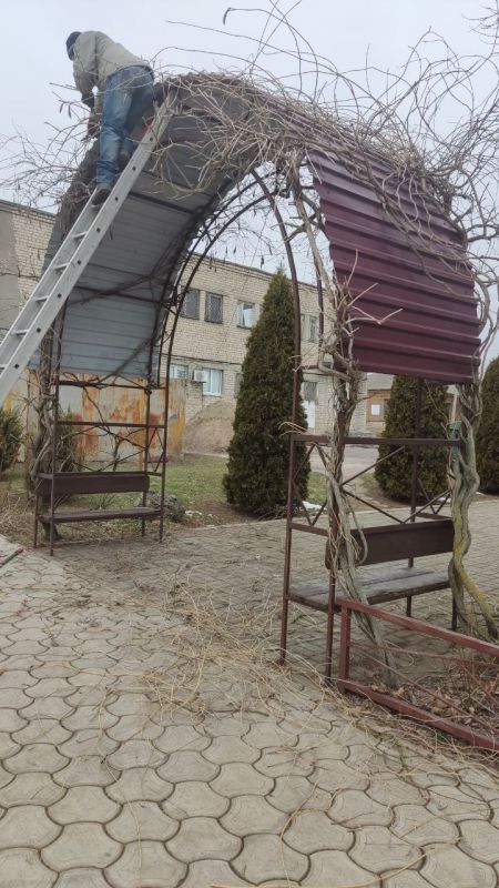 Борис Трима: Работники коммунальных служб Мангушского муниципального округа ежедневно занимаются благоустройством территории с целью создания комфортной среды для жителей округа Борис Трима: Работники коммунальных служб Мангушского муниципального округа ежедневно занимаются благоустройством территории с целью создания комфортной среды для жителей округа
