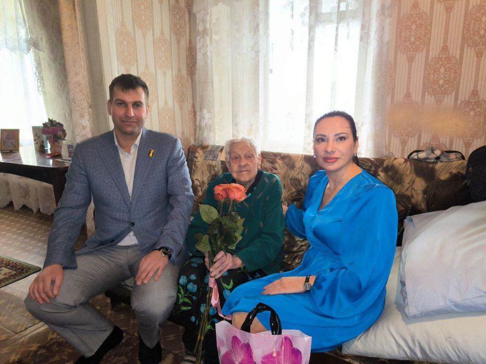 Татьяна Темникова: Сегодня, 5 марта, в преддверии прекрасного праздника – Международного женского дня 8 марта, совместно с депутатом Донецкого городского совета Кириллом Рыбаковым и управляющим делами Управы Ленинского... Татьяна Темникова: Сегодня, 5 марта, в преддверии прекрасного праздника – Международного женского дня 8 марта, совместно с депутатом Донецкого городского совета Кириллом Рыбаковым и управляющим делами Управы Ленинского...