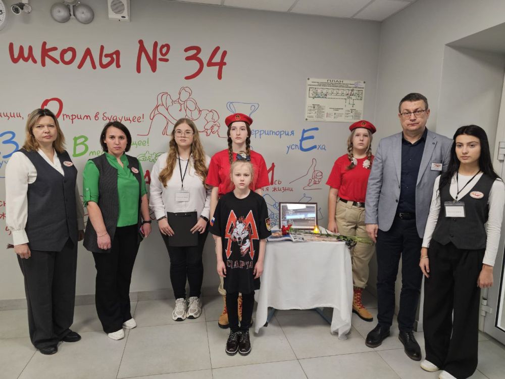 В средней школе № 34 г.Мариуполя почтили память Владимира Жоги, героя, который навсегда останется в памяти тех, кто знал его, и в сердцах тех, кто гордится его подвигом В средней школе № 34 г.Мариуполя почтили память Владимира Жоги, героя, который навсегда останется в памяти тех, кто знал его, и в сердцах тех, кто гордится его подвигом