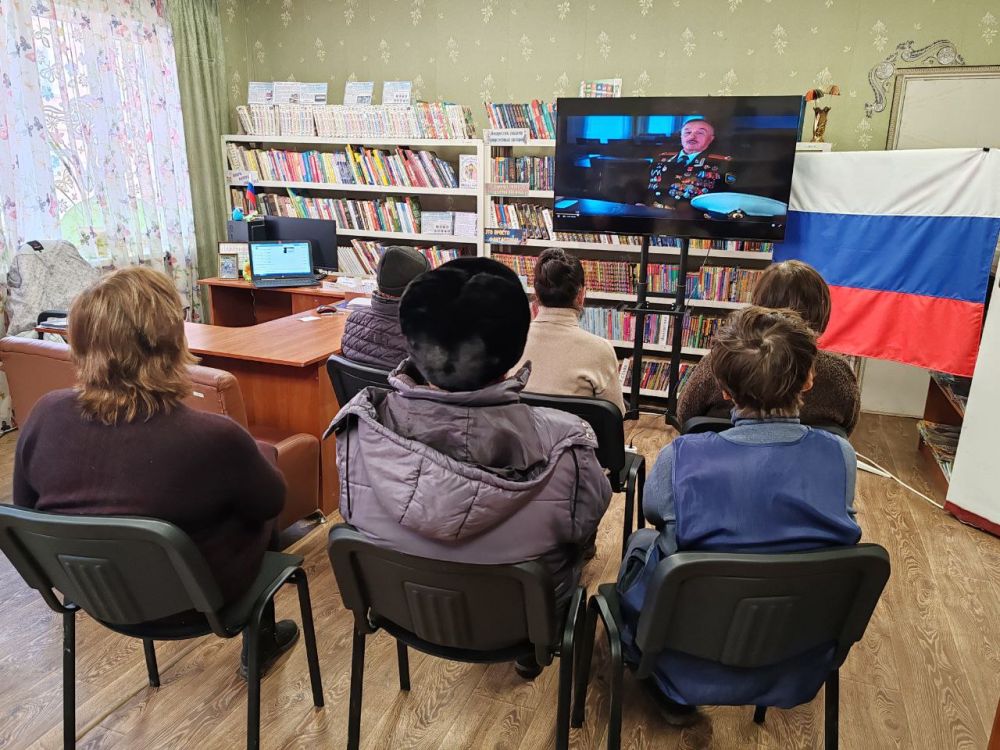 В Мироновской поселковой библиотеке состоялся просмотр документального фильма «Мы там, где нужны Родине» снятого при поддержке Министерства культуры Российской Федерации с использованием мультимедийного оборудования... В Мироновской поселковой библиотеке состоялся просмотр документального фильма «Мы там, где нужны Родине» снятого при поддержке Министерства культуры Российской Федерации с использованием мультимедийного оборудования...