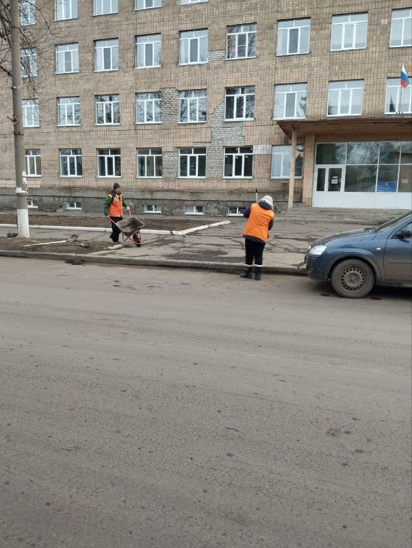 В городском округе Иловайск МУП БИОН произвел работы по очистке тротуаров и прибордюрного камня от смета по ул. Шевченко В городском округе Иловайск МУП БИОН произвел работы по очистке тротуаров и прибордюрного камня от смета по ул. Шевченко