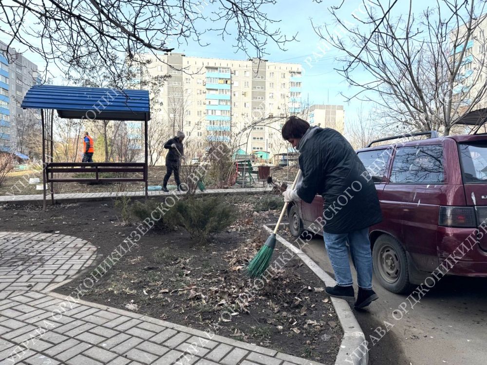 Сегодня, 6 марта, представители Управы Орджоникидзевского внутригородского района открыли сезон субботников 2025 года Сегодня, 6 марта, представители Управы Орджоникидзевского внутригородского района открыли сезон субботников 2025 года