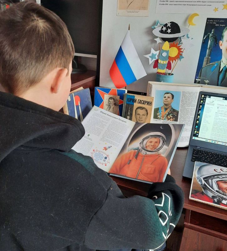 6 марта в библиотеке открыта выставка-портрет "Он первым двери космоса открыл", посвященная 91-ой годовщине со дню рождения Юрия Гагарина! 6 марта в библиотеке открыта выставка-портрет "Он первым двери космоса открыл", посвященная 91-ой годовщине со дню рождения Юрия Гагарина!