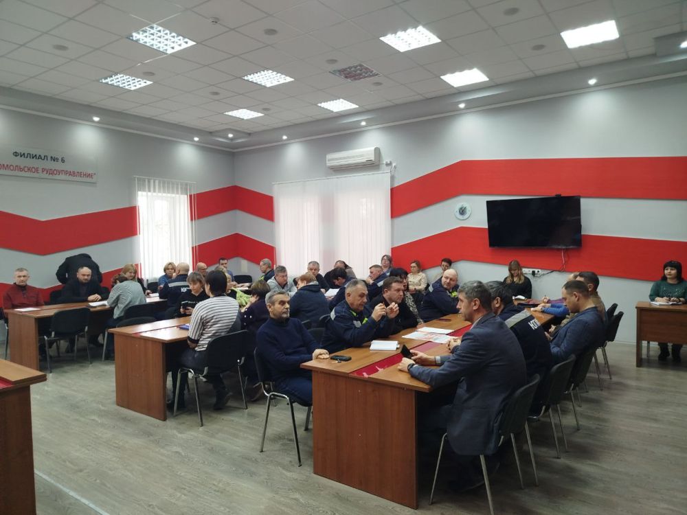 06 марта Глава муниципального образования Старобешевский муниципальный округ Николай Михайлов провел встречу с жителями города Комсомольское 06 марта Глава муниципального образования Старобешевский муниципальный округ Николай Михайлов провел встречу с жителями города Комсомольское