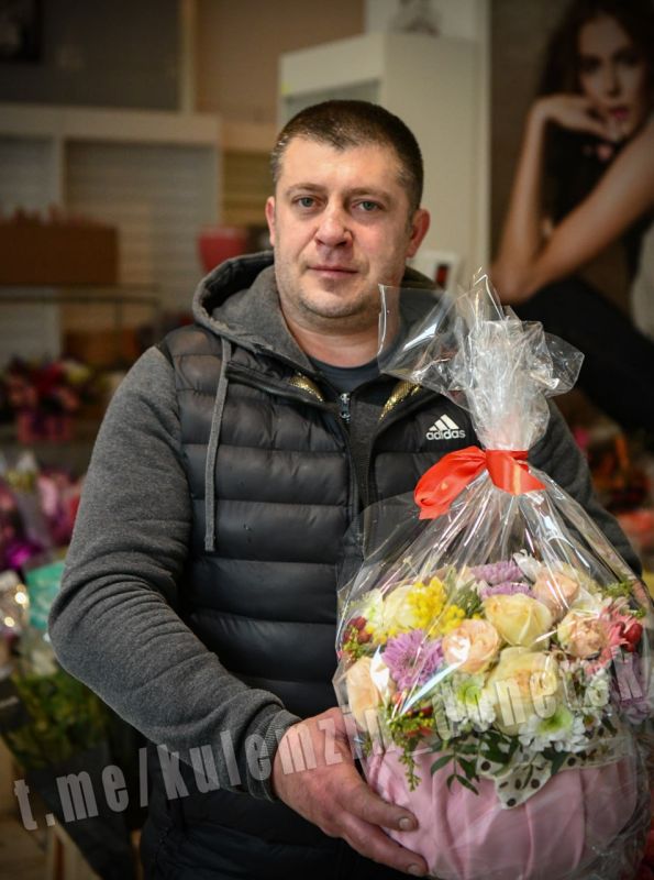 Мужчины Донецка готовятся к 8 Марта! Мужчины Донецка готовятся к 8 Марта!