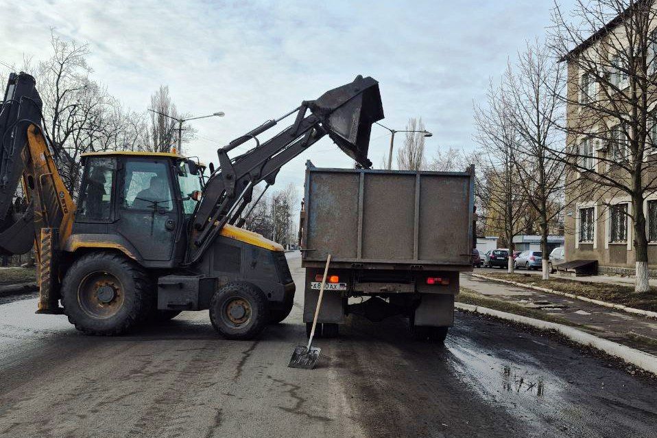 Александр Шатов: 06.03.2025, в рамках проведения двухмесячника по благоустройству, силами Муниципального унитарного предприятия "ТП "Партнер" Администрации Шахтерского муниципального округа Донецкой Народной Республики... Александр Шатов: 06.03.2025, в рамках проведения двухмесячника по благоустройству, силами Муниципального унитарного предприятия "ТП "Партнер" Администрации Шахтерского муниципального округа Донецкой Народной Республики...