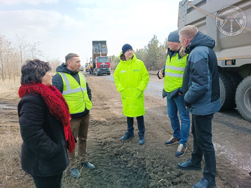 Руководители Минтранса региона и Службы автомобильных дорог Донбасса проверили ход работ по восстановлению участка дороги Малоянисоль - /на Хлебодаровку/ Руководители Минтранса региона и Службы автомобильных дорог Донбасса проверили ход работ по восстановлению участка дороги Малоянисоль - /на Хлебодаровку/