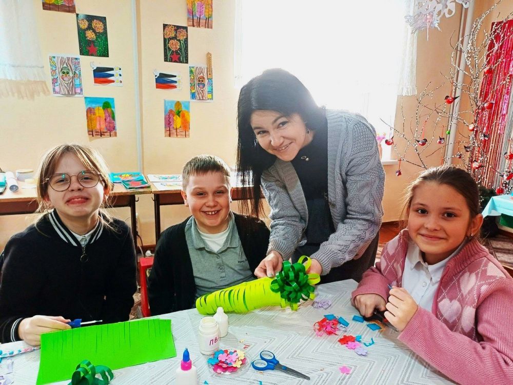 Юные снежнянцы приняли участие в мастер - классе «Для любимой мамочки» Юные снежнянцы приняли участие в мастер - классе «Для любимой мамочки»