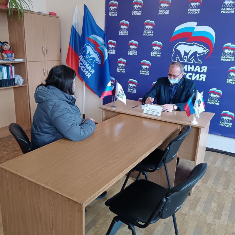 Председатель Дебальцевского городского совета Донецкой Народной Республики Шульженко Сергей Васильевич провел личный прием граждан в общественной приемной Всероссийской политической партии «Единая Россия» Председатель Дебальцевского городского совета Донецкой Народной Республики Шульженко Сергей Васильевич провел личный прием граждан в общественной приемной Всероссийской политической партии «Единая Россия»