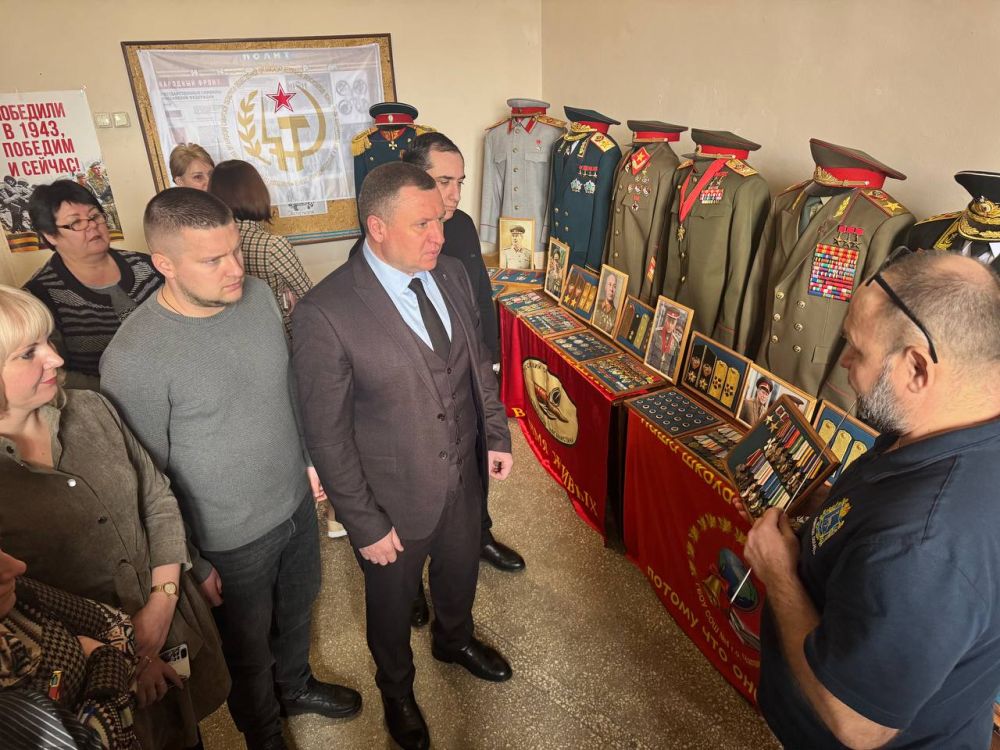 Уникальная экспозиция в Снежном -"Гордость и слава России с орденах и медалях" Уникальная экспозиция в Снежном -"Гордость и слава России с орденах и медалях"