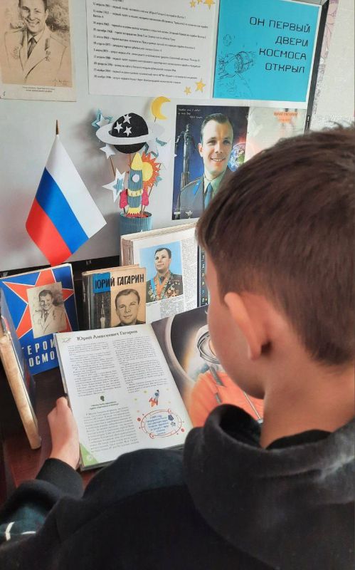 6 марта в библиотеке открыта выставка-портрет "Он первым двери космоса открыл", посвященная 91-ой годовщине со дню рождения Юрия Гагарина! 6 марта в библиотеке открыта выставка-портрет "Он первым двери космоса открыл", посвященная 91-ой годовщине со дню рождения Юрия Гагарина!
