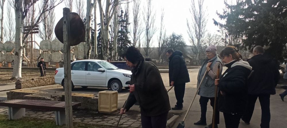 Наталья Великодная: Стартовал первый день субботника, в рамках двухмесячника по благоустройству на территории Тельмановского муниципального округа Наталья Великодная: Стартовал первый день субботника, в рамках двухмесячника по благоустройству на территории Тельмановского муниципального округа