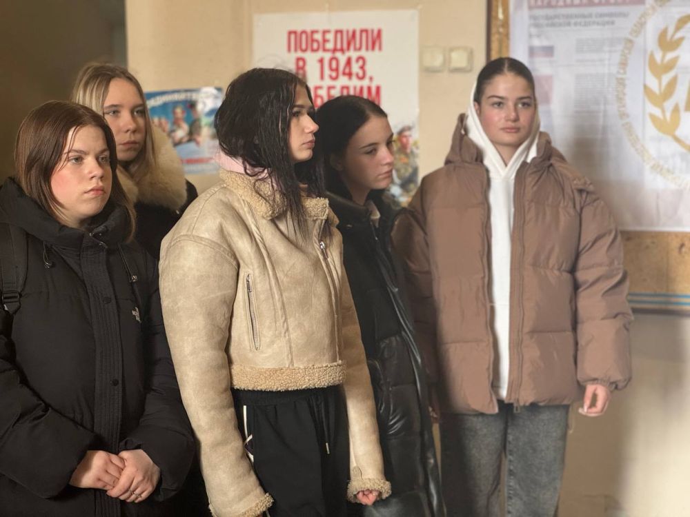В Снежном прошла выставка «Гордость и слава России в орденах и медалях» В Снежном прошла выставка «Гордость и слава России в орденах и медалях»