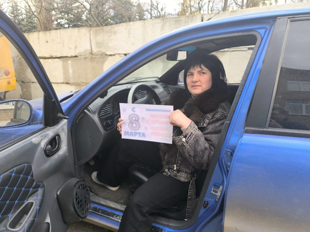 Акция ЮИД «Поздравь автоледи с 8 Марта!» Акция ЮИД «Поздравь автоледи с 8 Марта!»