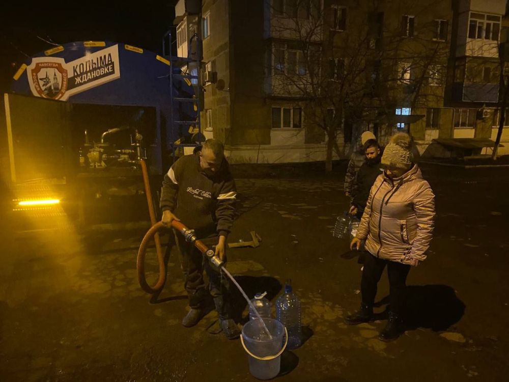 Коммунальные службы Ждановки решают проблему отсутствия водоснабжения Коммунальные службы Ждановки решают проблему отсутствия водоснабжения