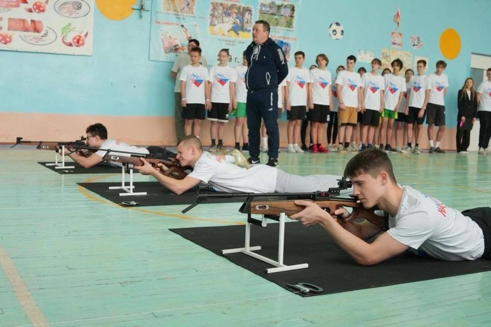 Артём Жога: Свой небольшой отпуск посвятил встречам с молодежью Донбасса Артём Жога: Свой небольшой отпуск посвятил встречам с молодежью Донбасса