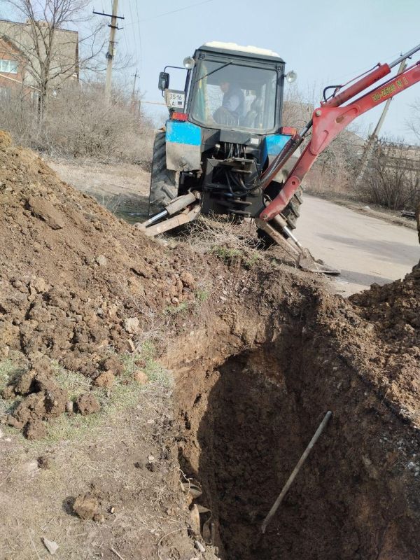 В поселке Старобешево устранен порыв В поселке Старобешево устранен порыв